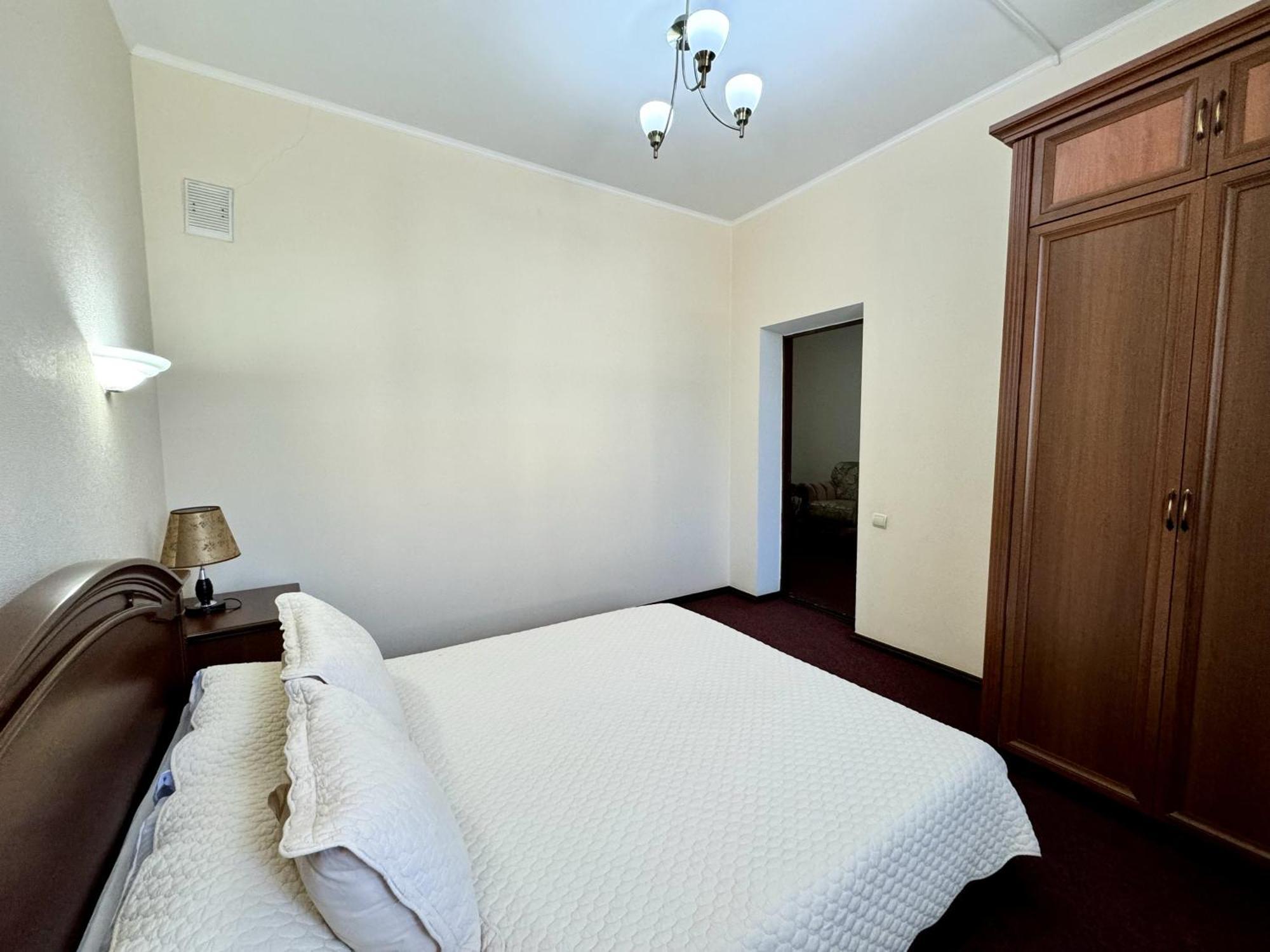 Hotel Zhambyl Taraz Ngoại thất bức ảnh