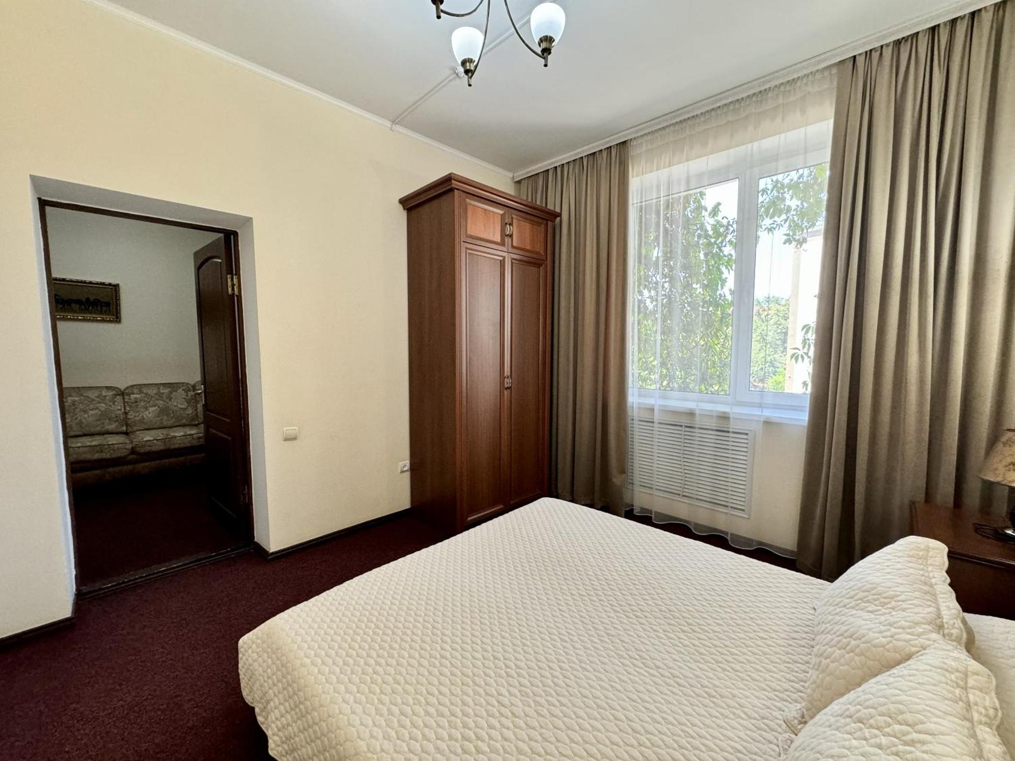Hotel Zhambyl Taraz Ngoại thất bức ảnh