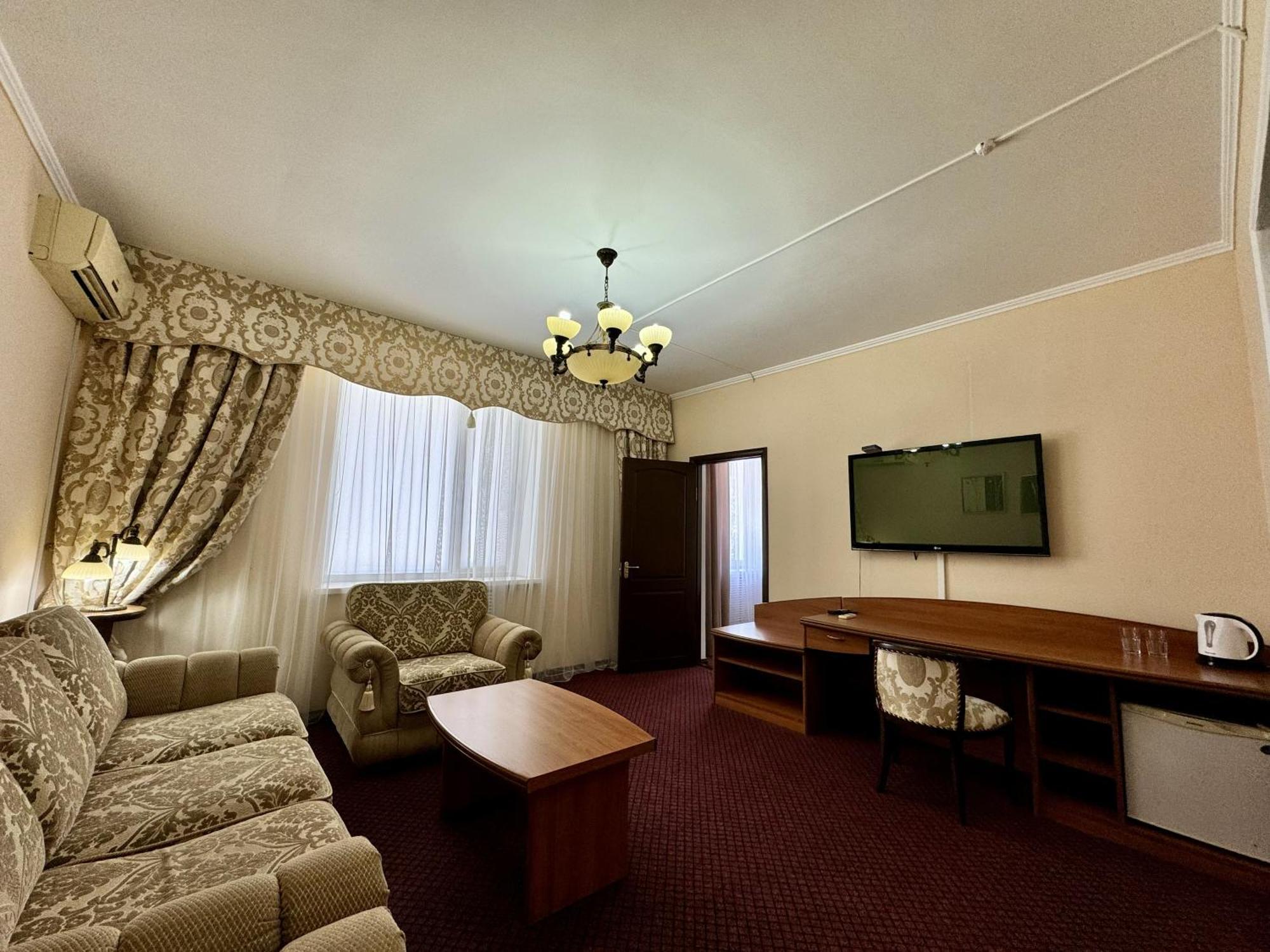 Hotel Zhambyl Taraz Ngoại thất bức ảnh