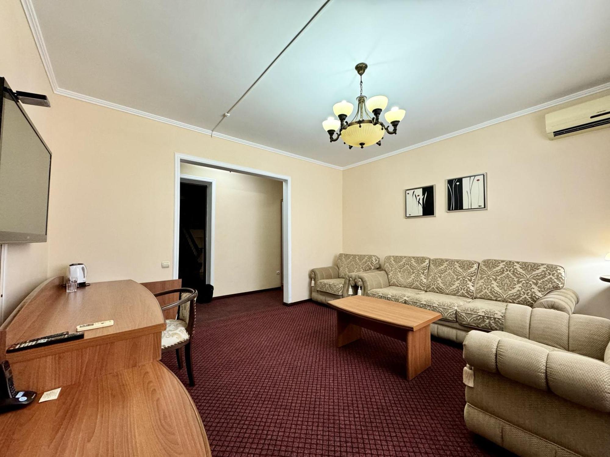 Hotel Zhambyl Taraz Ngoại thất bức ảnh