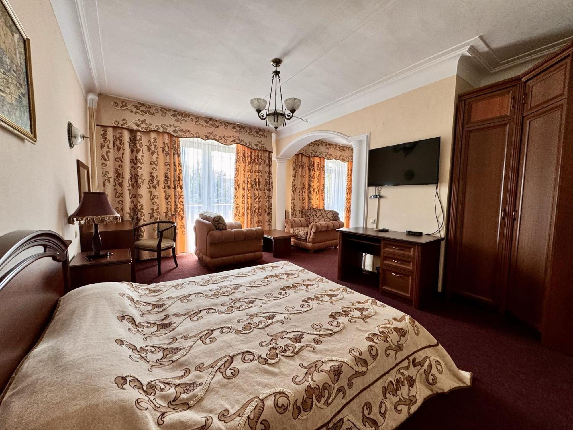 Hotel Zhambyl Taraz Ngoại thất bức ảnh