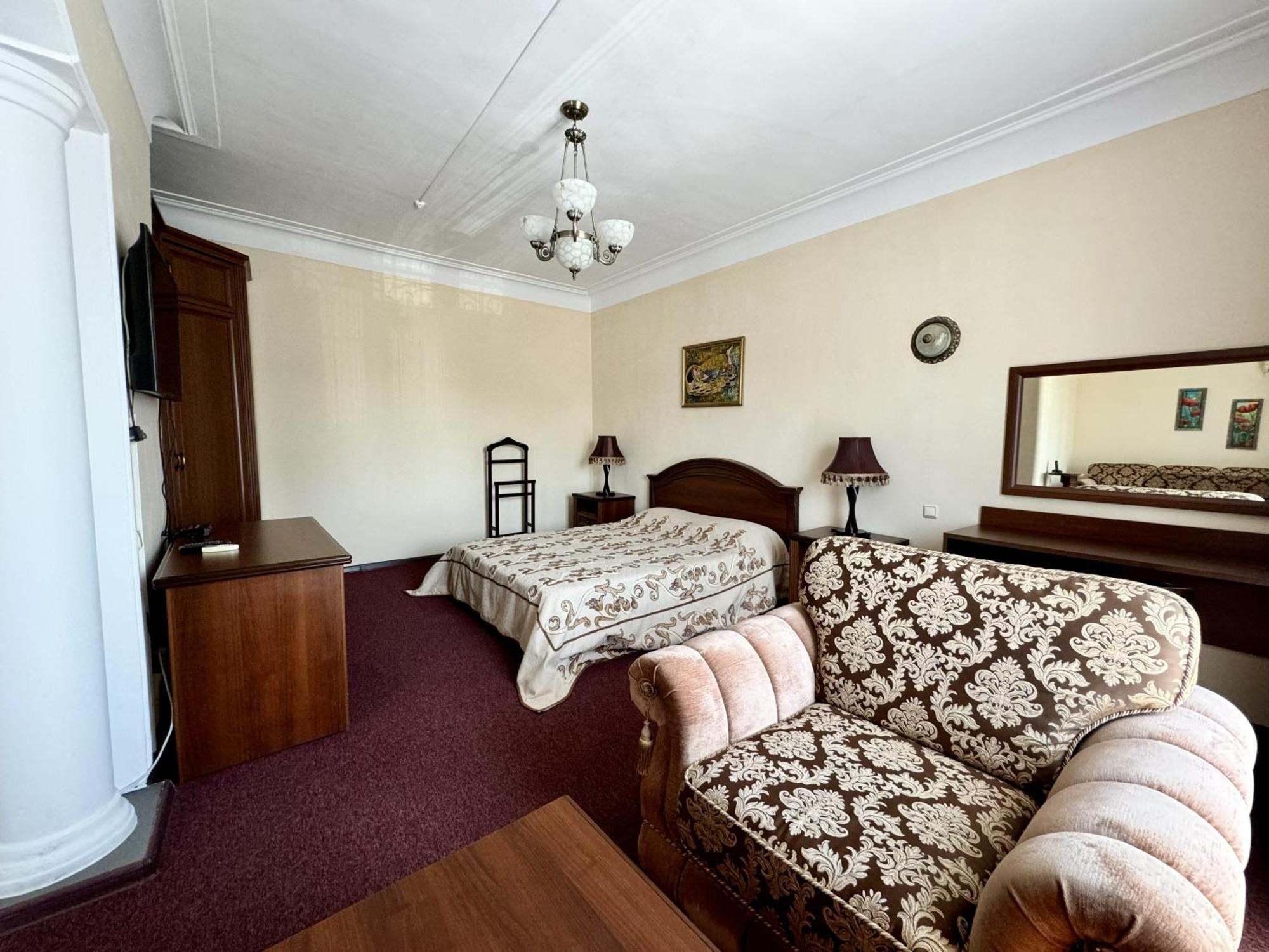 Hotel Zhambyl Taraz Ngoại thất bức ảnh