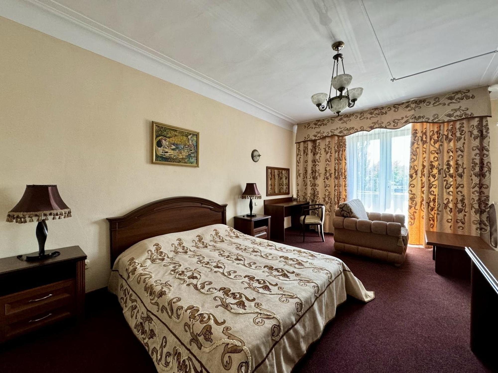 Hotel Zhambyl Taraz Ngoại thất bức ảnh