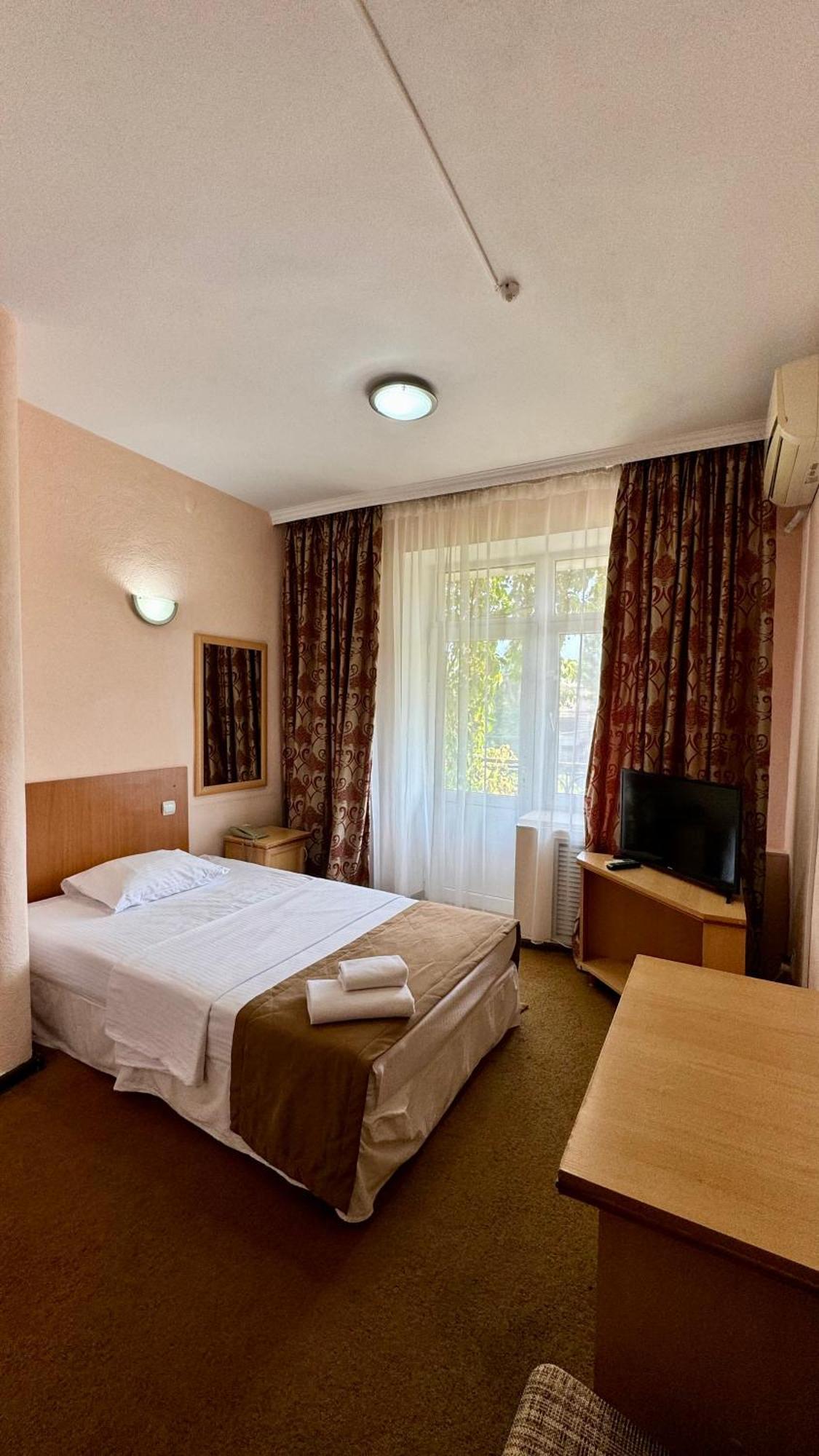 Hotel Zhambyl Taraz Ngoại thất bức ảnh