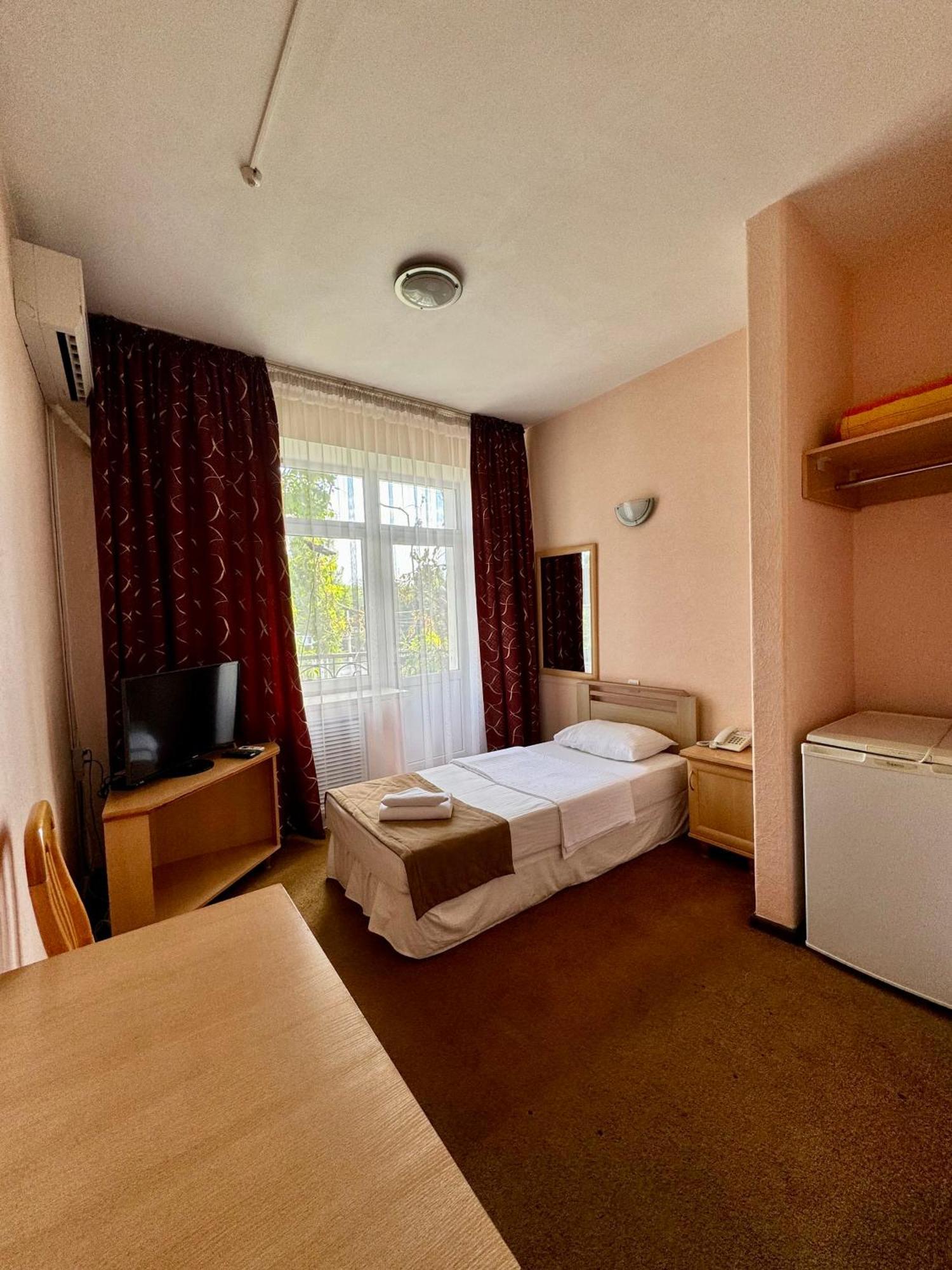 Hotel Zhambyl Taraz Ngoại thất bức ảnh