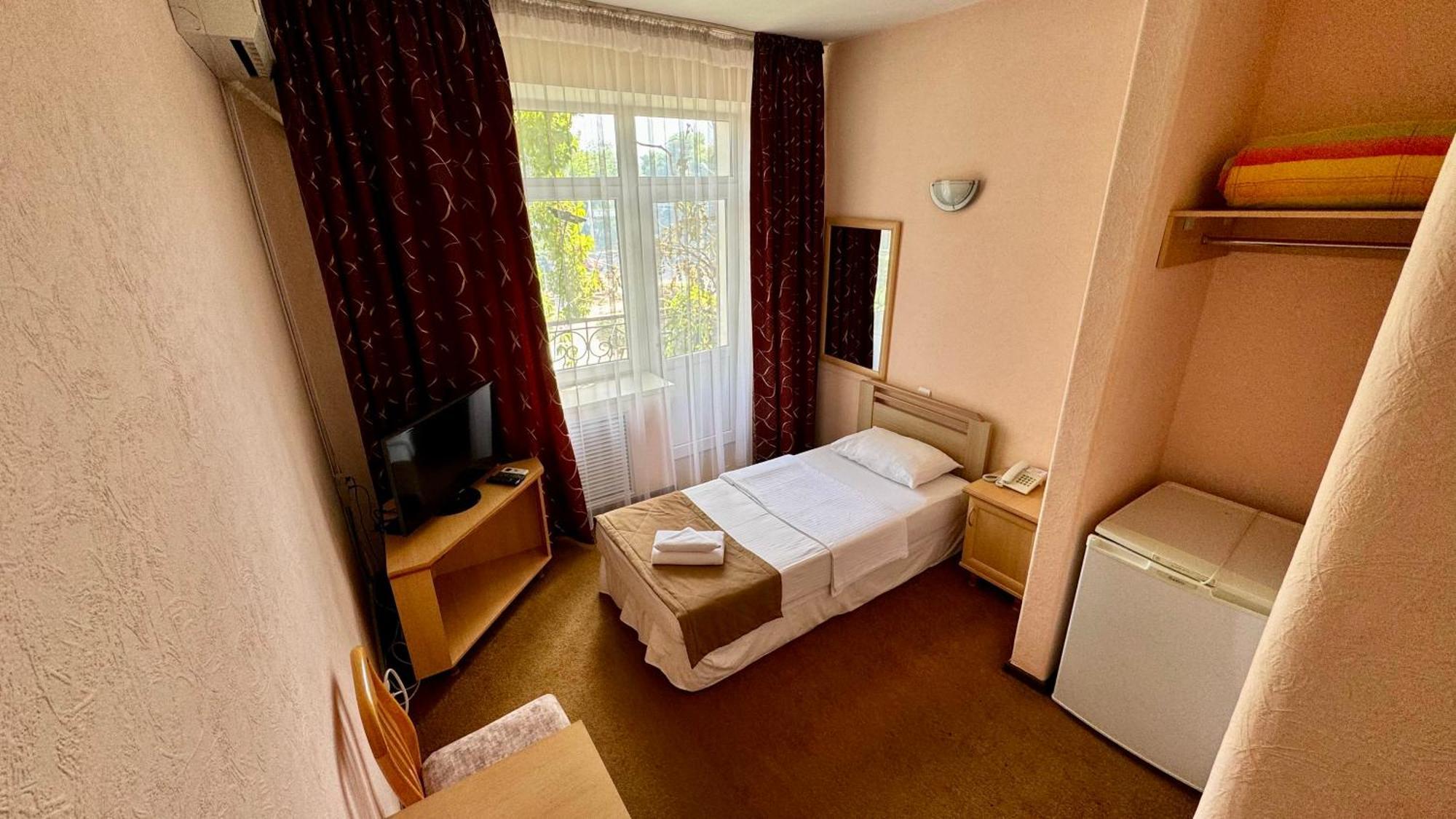Hotel Zhambyl Taraz Ngoại thất bức ảnh