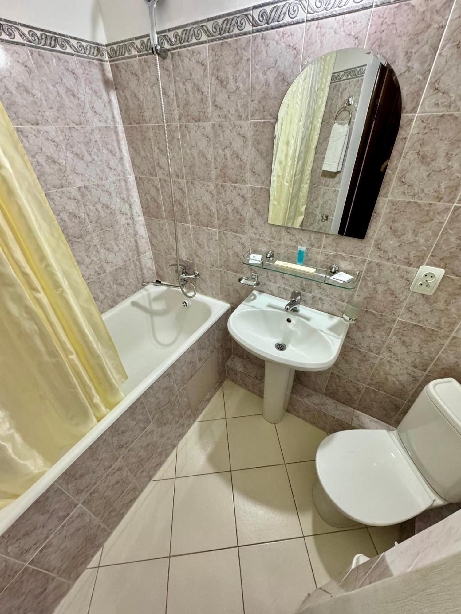 Hotel Zhambyl Taraz Ngoại thất bức ảnh