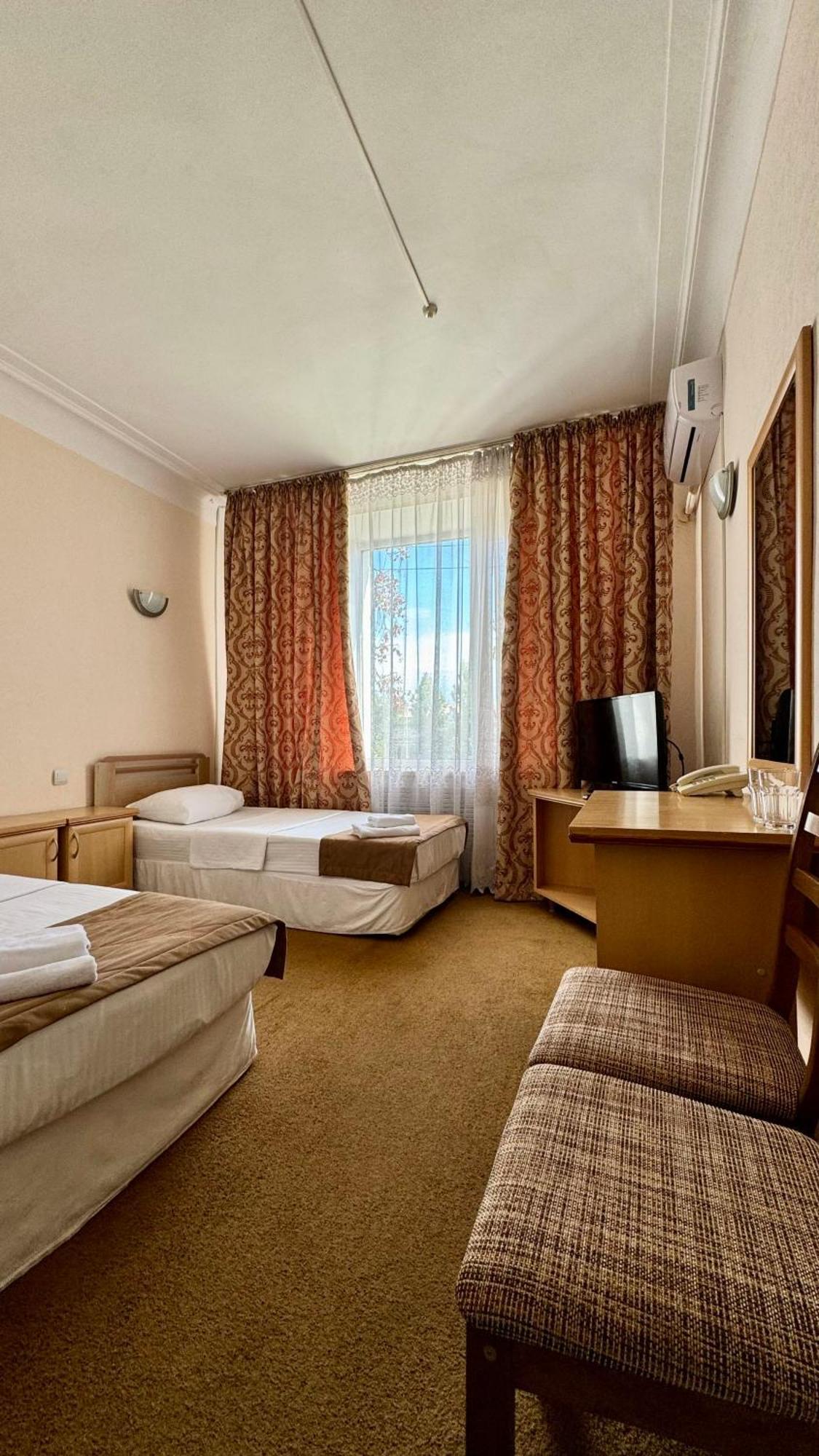 Hotel Zhambyl Taraz Ngoại thất bức ảnh