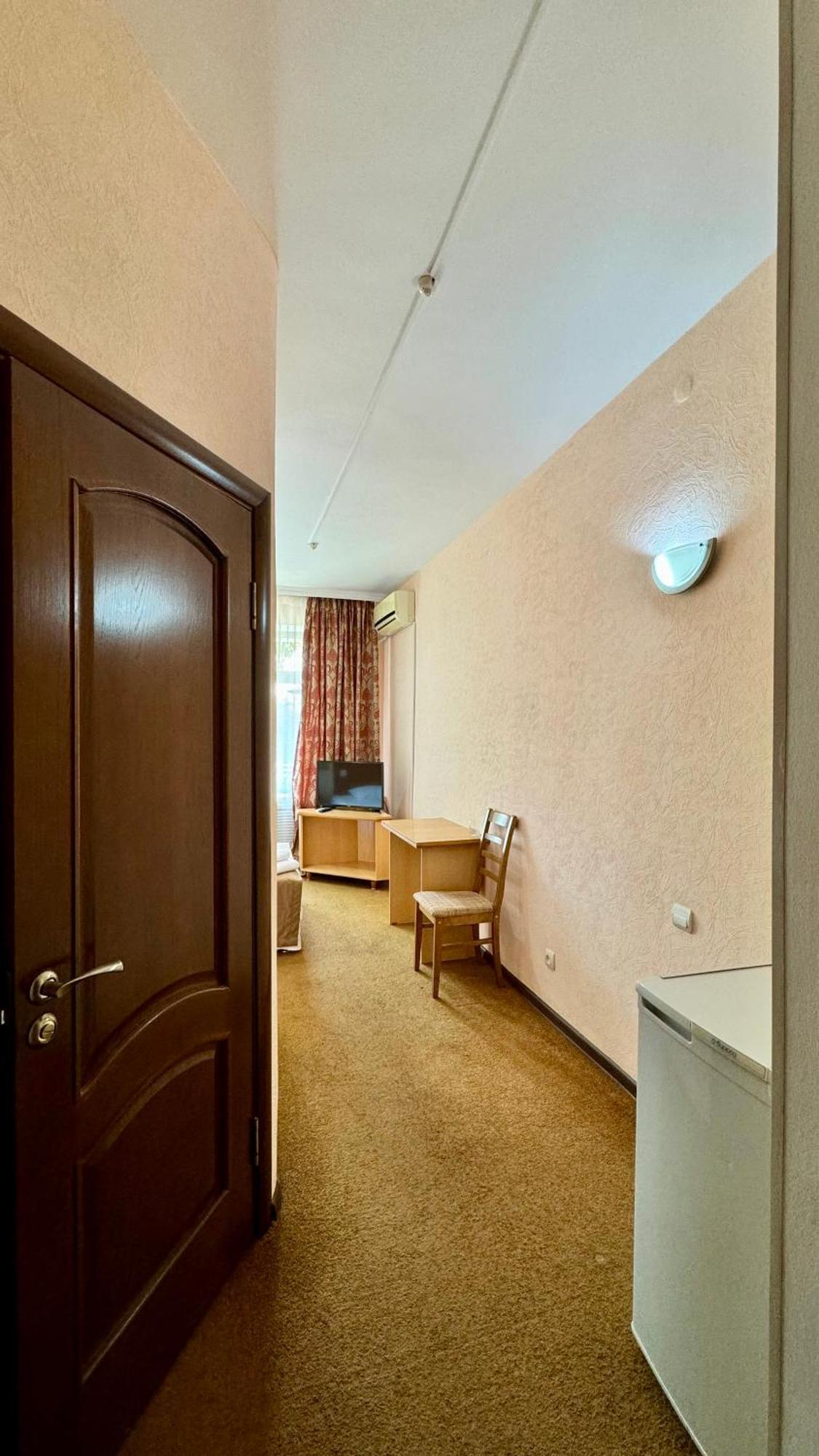 Hotel Zhambyl Taraz Ngoại thất bức ảnh