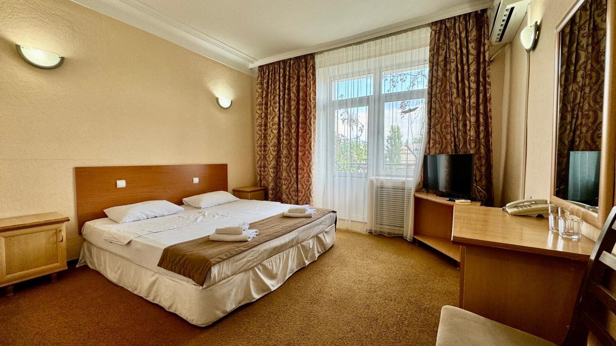 Hotel Zhambyl Taraz Ngoại thất bức ảnh